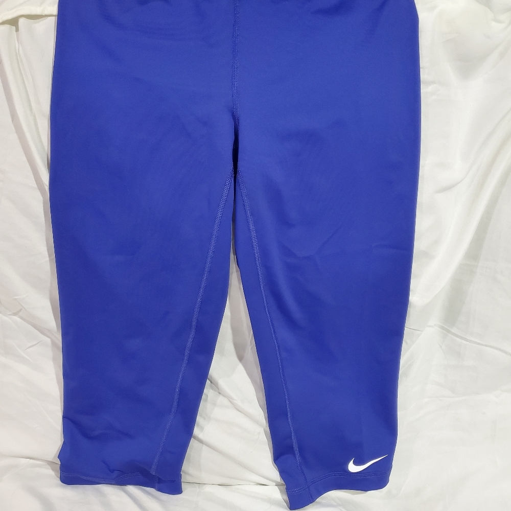 Size large Nike Pro capris